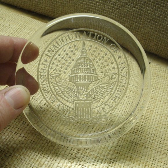 1997 President Clinton Inauguration Glass Paperweight - Picture 1 of 14
